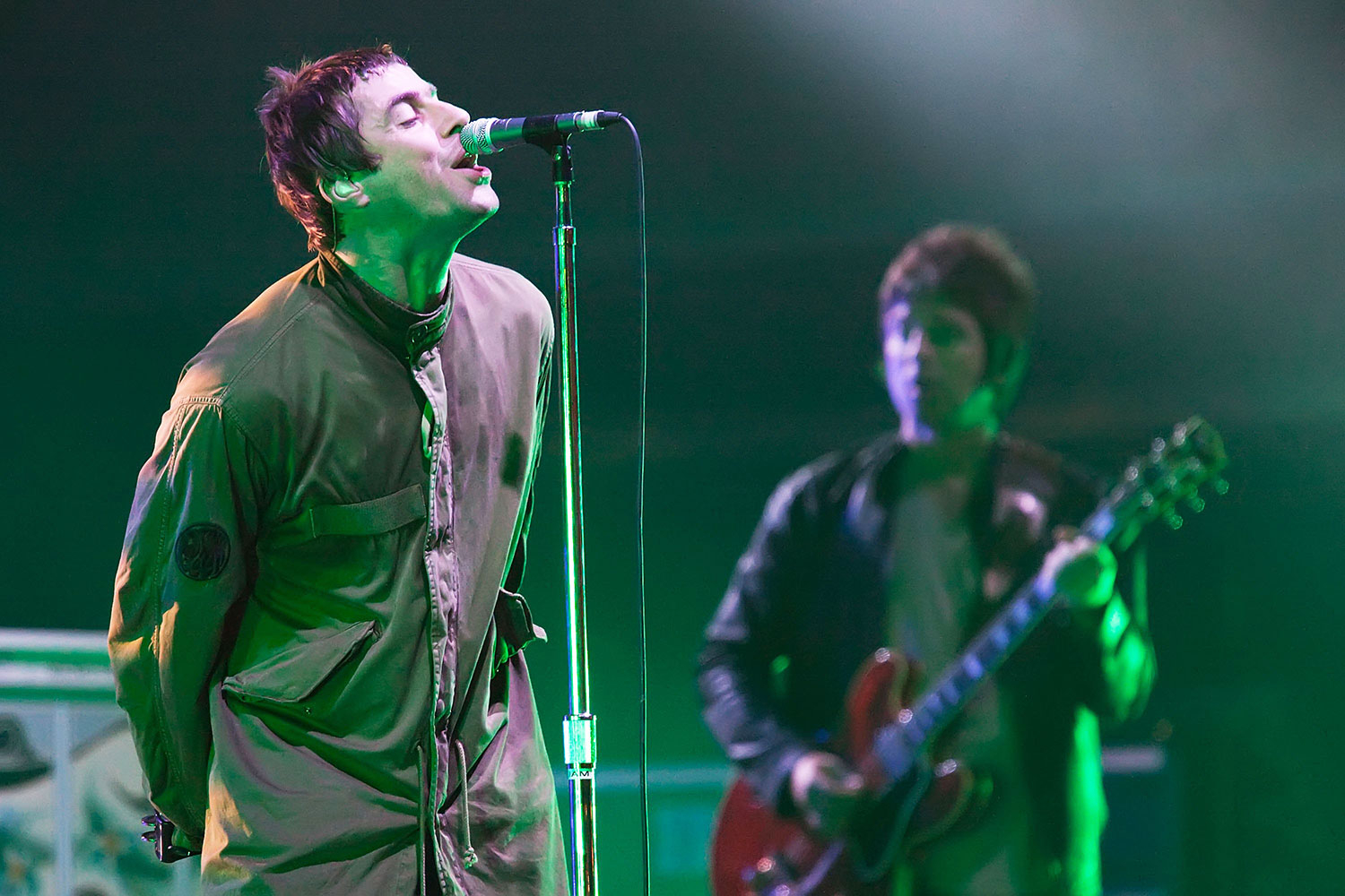 Oasis live on tour