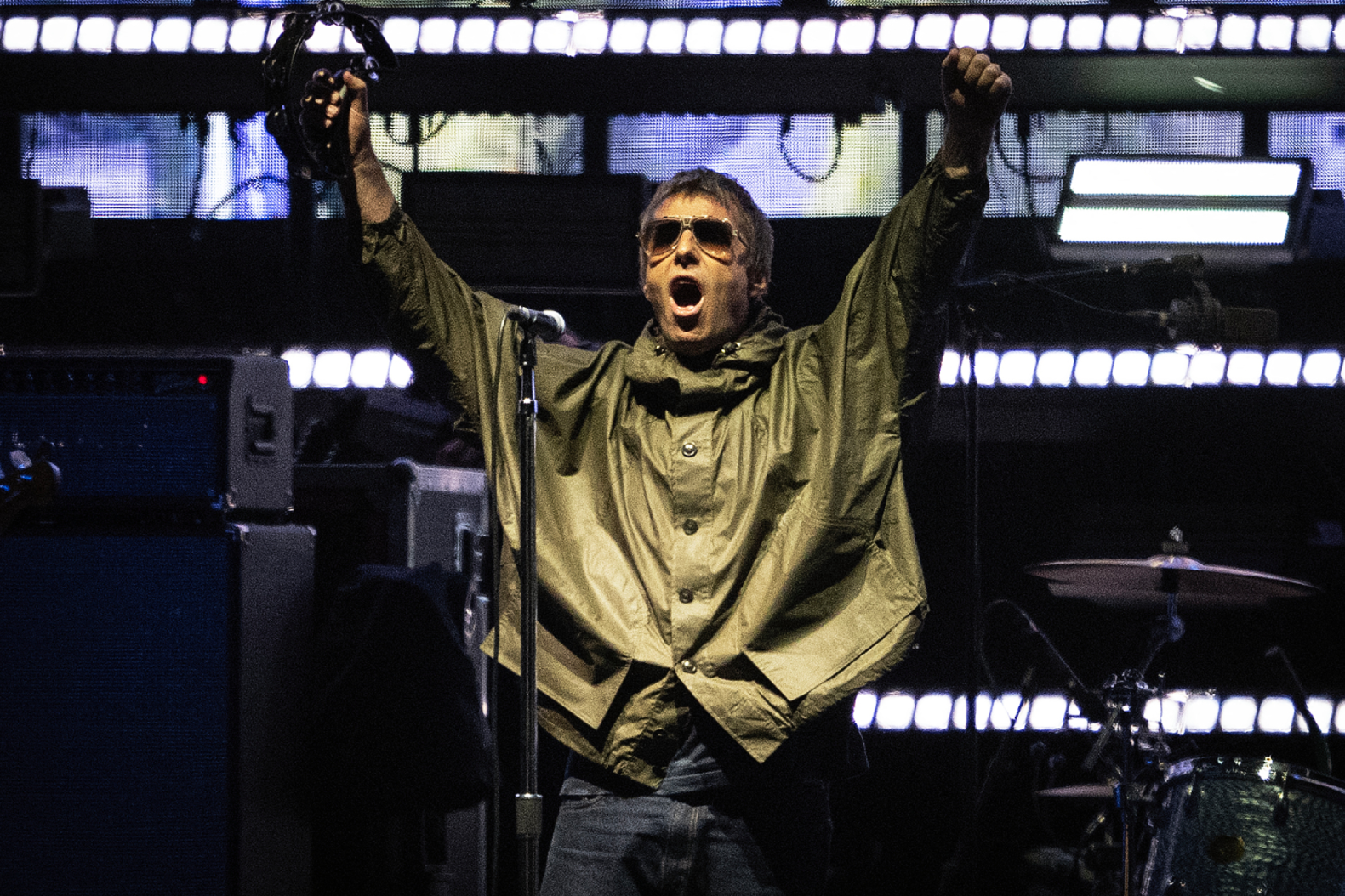 Oasis live performance